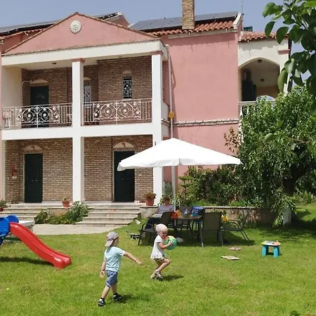 La Maison De La Riviere Case de vacanță *